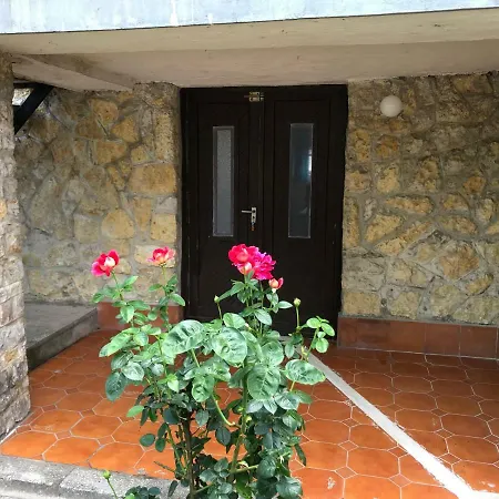 Schmidt 2. Apartment *